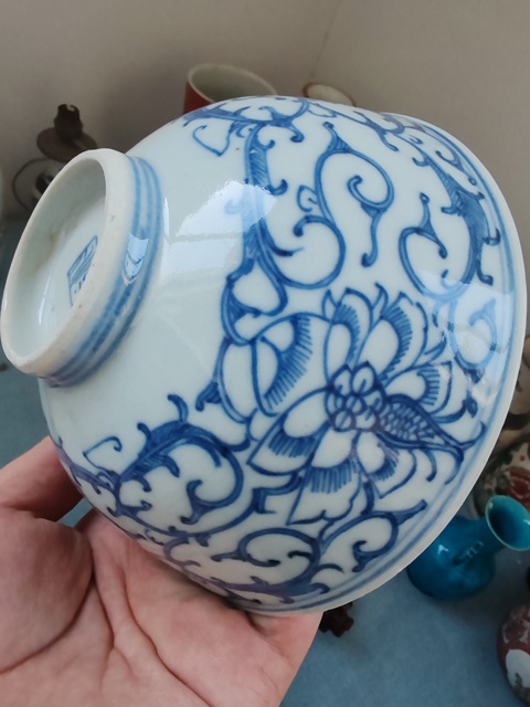 古玩陶瓷青花纏枝蓮紋碗真品鑒賞圖
