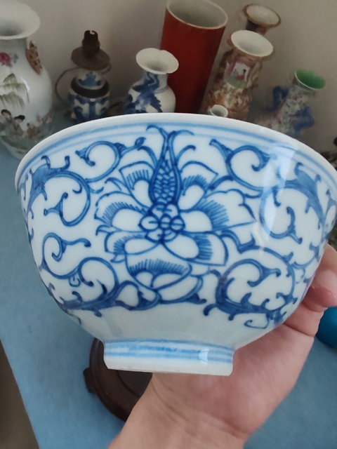 古玩陶瓷青花纏枝蓮紋碗真品鑒賞圖