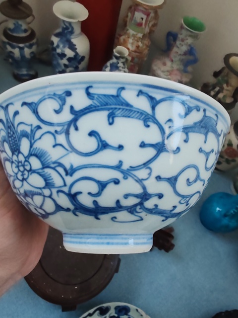 古玩陶瓷青花纏枝蓮紋碗真品鑒賞圖