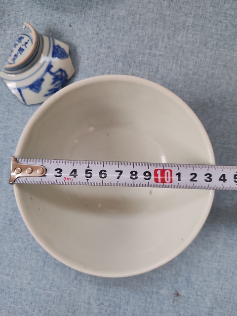 古玩陶瓷青花纏枝蓮紋碗真品鑒賞圖