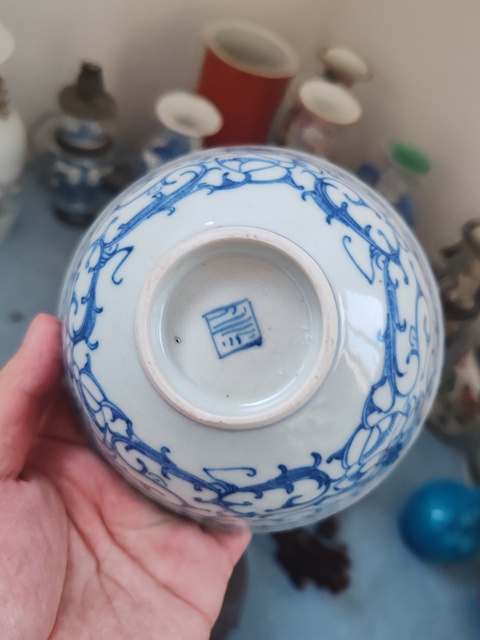古玩陶瓷青花纏枝蓮紋碗真品鑒賞圖