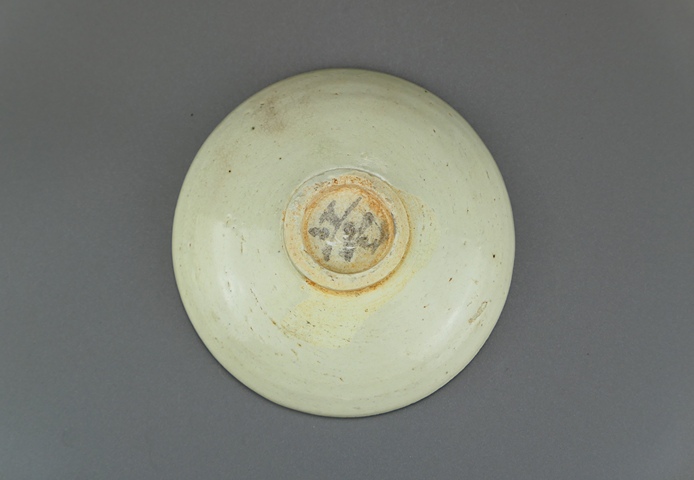 古玩陶瓷米黃釉水洗真品鑒賞圖