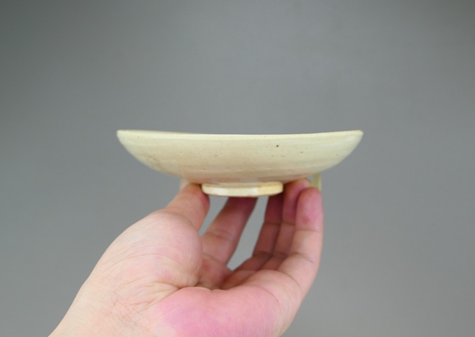 古玩陶瓷米黃釉水洗真品鑒賞圖