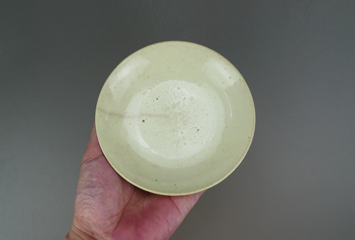 古玩陶瓷米黃釉水洗真品鑒賞圖