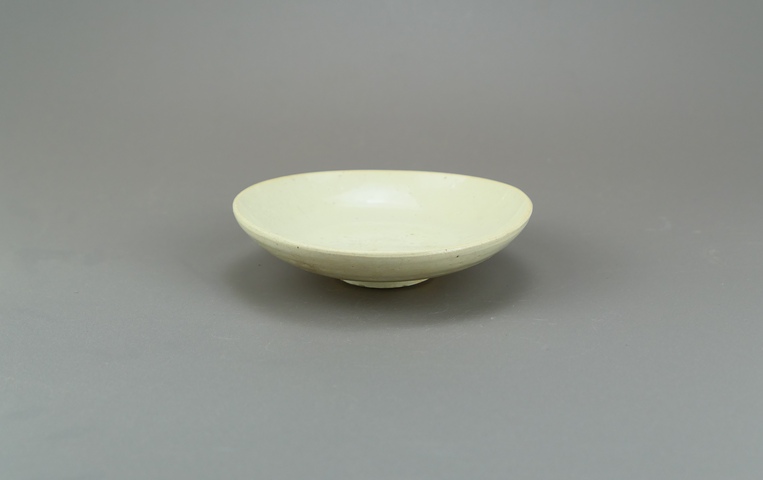 古玩陶瓷米黃釉水洗真品鑒賞圖