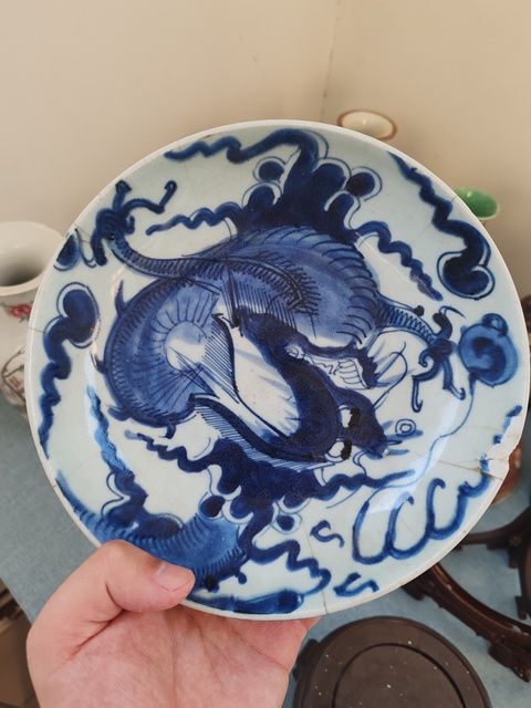 古玩陶瓷青花過墻龍紋臥盤真品鑒賞圖