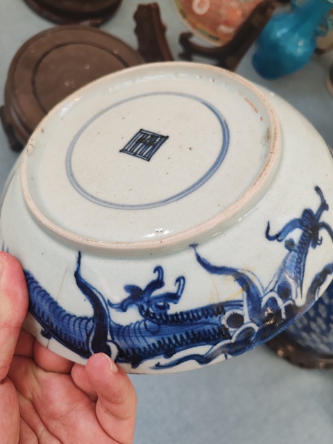 古玩陶瓷青花過墻龍紋臥盤真品鑒賞圖