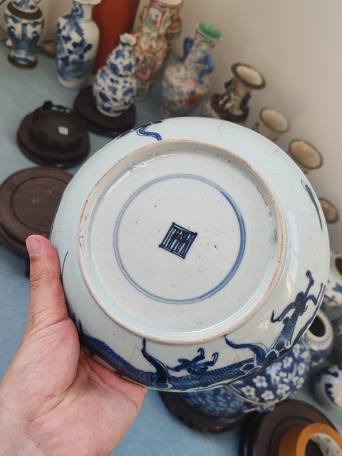 古玩陶瓷青花過墻龍紋臥盤真品鑒賞圖