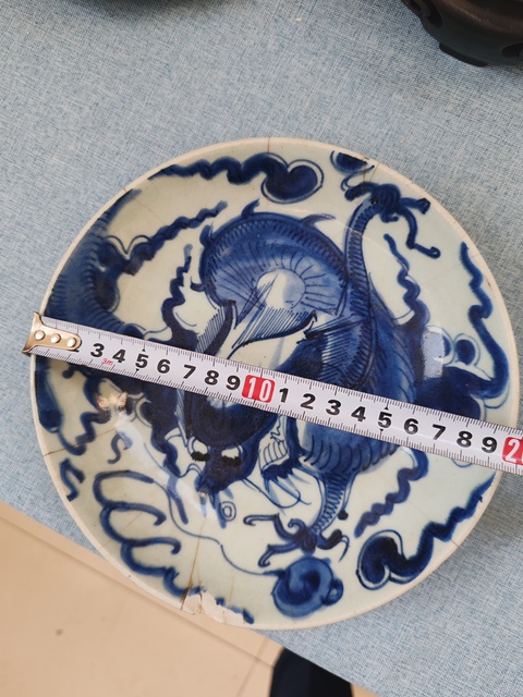 古玩陶瓷青花過墻龍紋臥盤真品鑒賞圖