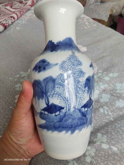 古玩陶瓷山水紋青花瓶真品鑒賞圖