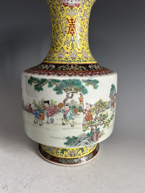 古玩陶瓷民國·細路粉彩嬰戲圖賞瓶真品鑒賞圖