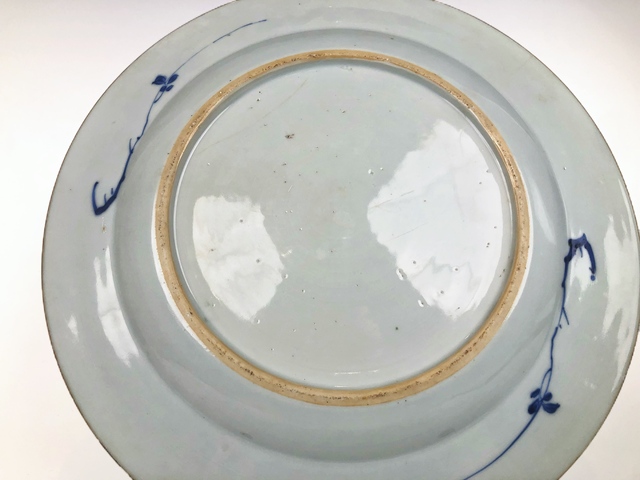 古玩陶瓷清乾隆·青花博古紋托八寶紋大盤真品鑒賞圖