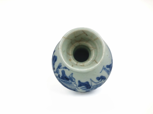 古玩陶瓷清中期·青花山水蒜頭瓶真品鑒賞圖