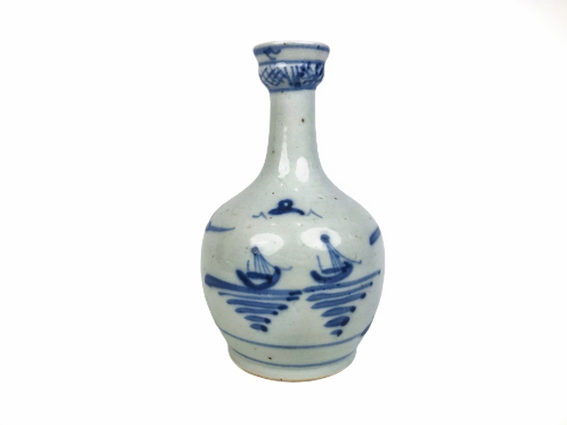 古玩陶瓷清中期·青花山水蒜頭瓶真品鑒賞圖