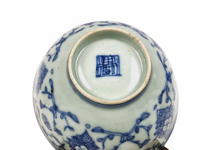 古玩陶瓷清嘉慶·青花纏枝蓮紋碗真品鑒賞圖