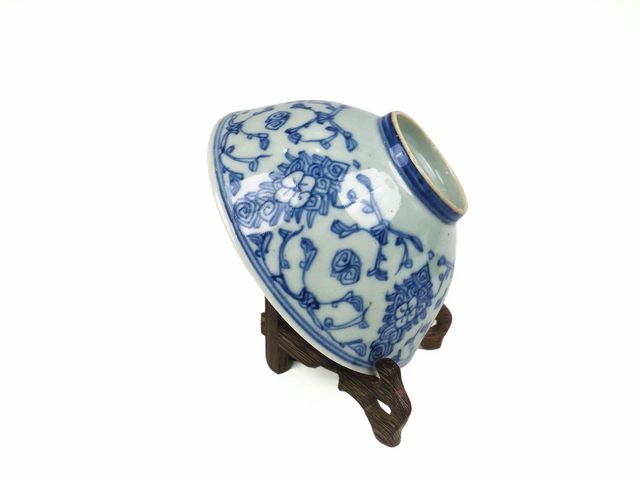 古玩陶瓷清嘉慶·青花纏枝蓮紋碗真品鑒賞圖