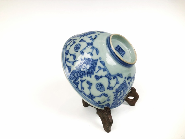 古玩陶瓷清嘉慶·青花纏枝蓮紋碗真品鑒賞圖