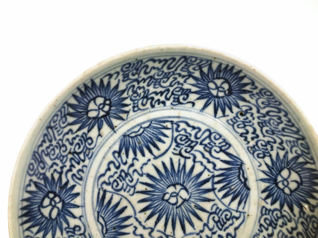 古玩陶瓷清中早期·青花太陽花紋盤真品鑒賞圖