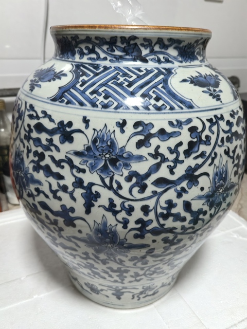 古玩陶瓷明末清初·青花纏枝蓮紋大罐 真品鑒賞圖