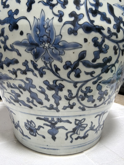 古玩陶瓷明末清初·青花纏枝蓮紋大罐 真品鑒賞圖