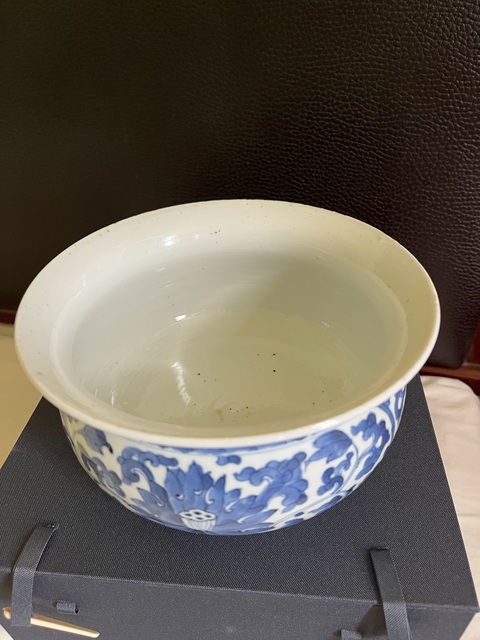 古玩陶瓷青花纏枝蓮紋香爐，疑似復窯真品鑒賞圖