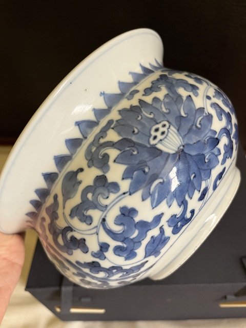 古玩陶瓷青花纏枝蓮紋香爐，疑似復窯真品鑒賞圖