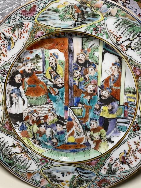 古玩陶瓷晚清廣彩盤真品鑒賞圖