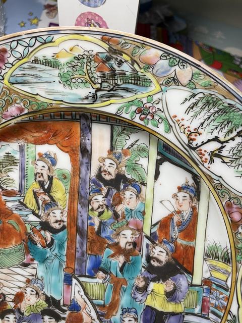 古玩陶瓷晚清廣彩盤真品鑒賞圖