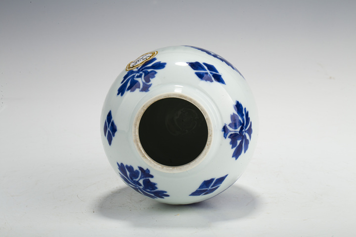 古玩陶瓷清康熙·青花團花紋瓜棱蓋罐一對拍賣，當前價格0元