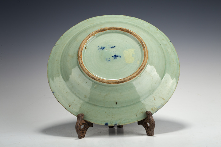 古玩陶瓷清中·豆青釉青花五福捧壽紋盤真品鑒賞圖
