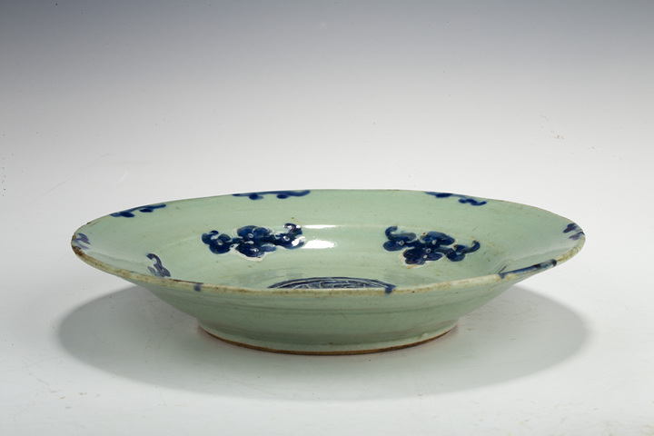 古玩陶瓷清中·豆青釉青花五福捧壽紋盤真品鑒賞圖