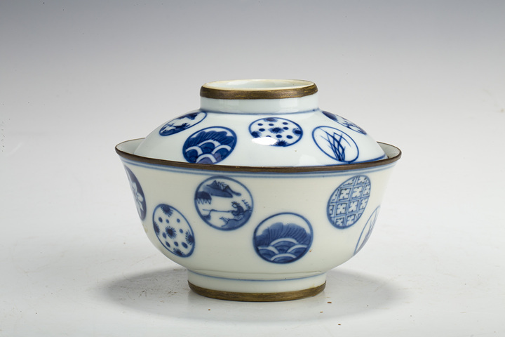 古玩陶瓷清晚·青花皮球花紋蓋碗拍賣,當前價格564元