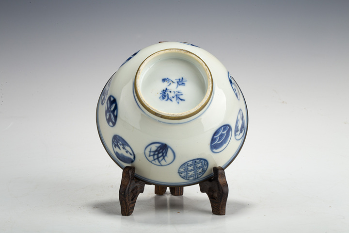 古玩陶瓷清晚·青花皮球花紋蓋碗拍賣,當前價格564元