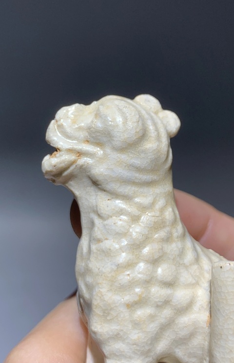 古玩陶瓷明代德化窯白釉瑞獸香插拍賣，當前價格460元