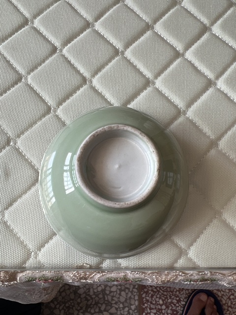 古玩陶瓷豆青釉碗真品鑒賞圖