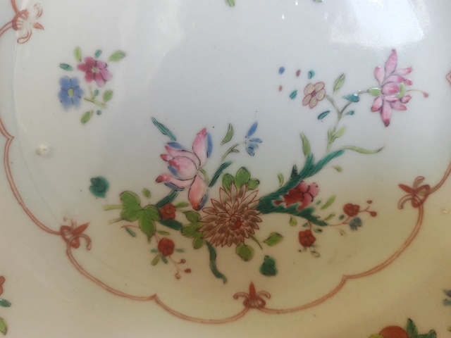 古玩陶瓷花卉紋粉彩盤真品鑒賞圖
