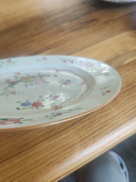 古玩陶瓷花卉紋粉彩盤真品鑒賞圖