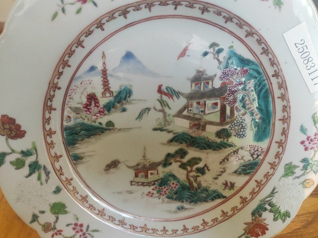 古玩陶瓷樓臺(tái)亭閣山水紋粉彩盤拍賣,當(dāng)前價(jià)格1980元