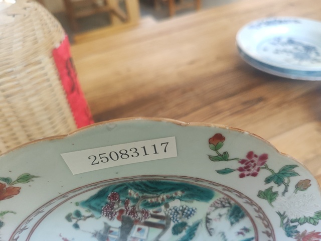 古玩陶瓷樓臺(tái)亭閣山水紋粉彩盤拍賣,當(dāng)前價(jià)格1980元
