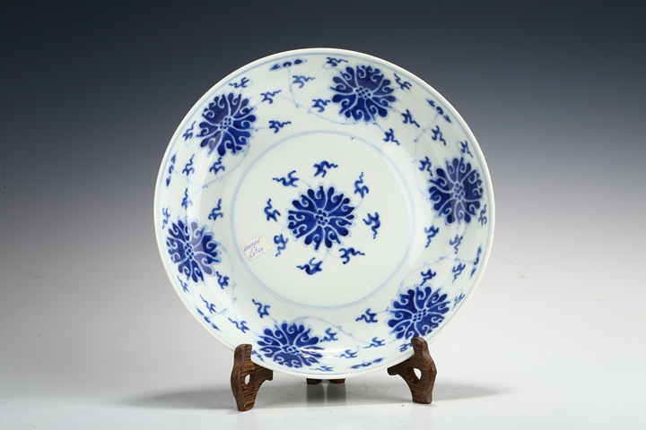 古玩陶瓷光緒·青花纏枝蓮紋盤真品鑒賞圖