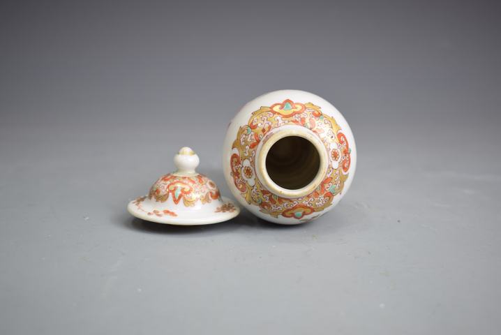 古玩陶瓷清康熙·五彩描金花卉紋雞腿蓋瓶拍賣,當前價格1876元