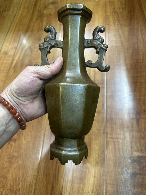 古玩銅器清代雙龍耳八棱瓶拍賣，當前價格8899元