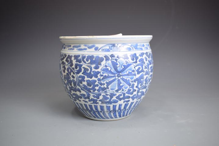 古玩陶瓷清晚期青花纏枝蓮紋卷缸拍賣，當前價格1000元
