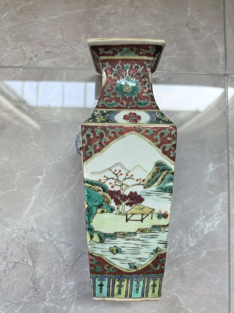 古玩陶瓷粉彩開光山水人物四方瓶真品鑒賞圖