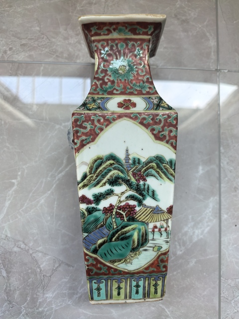 古玩陶瓷粉彩開光山水人物四方瓶真品鑒賞圖