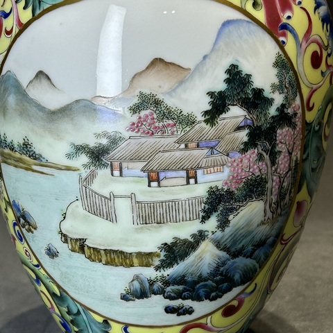 古玩陶瓷洋彩花卉開窗山水紋觀音瓶真品鑒賞圖