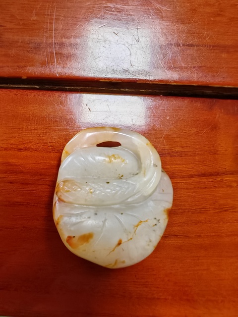 古玩玉器和田玉雕“荷葉墜”拍賣,當(dāng)前價(jià)格999元