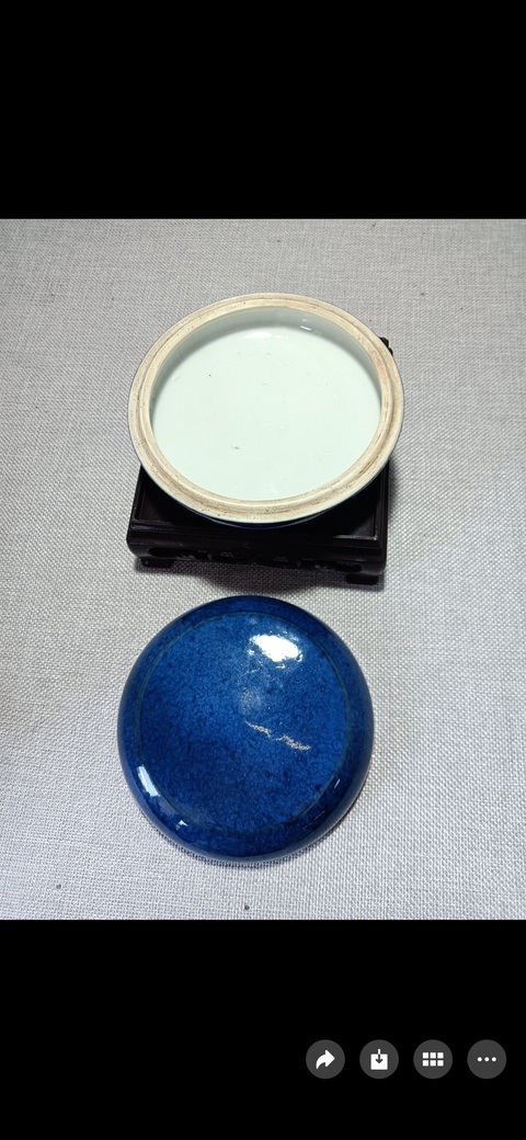 古玩陶瓷灑藍釉蓋盒真品鑒賞圖
