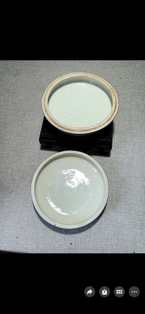 古玩陶瓷灑藍釉蓋盒真品鑒賞圖