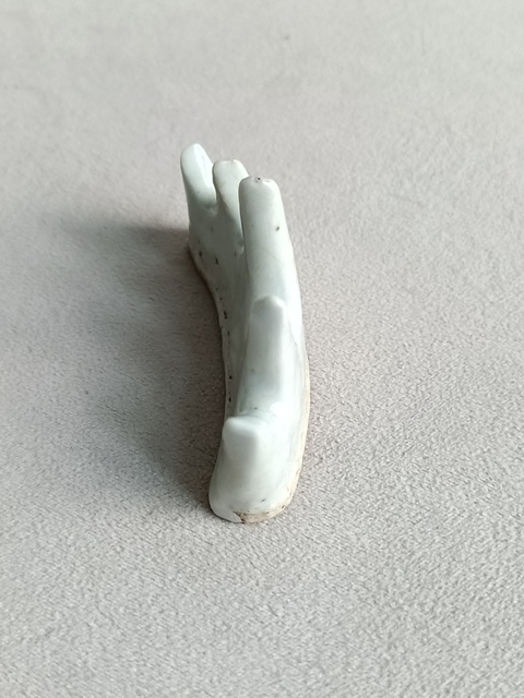 古玩陶瓷白釉山子筆架拍賣，當前價格298元